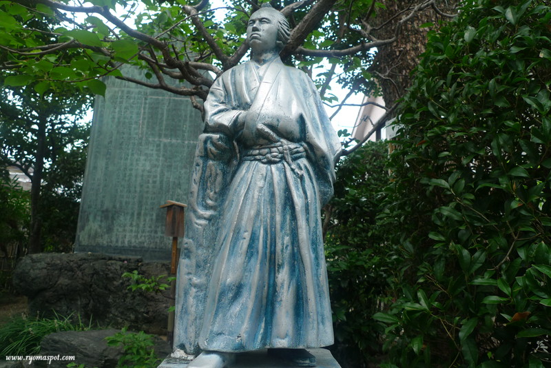 寺田屋龍馬像